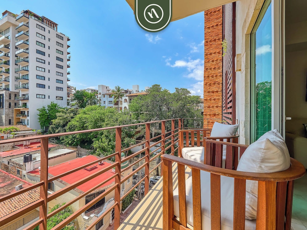Amazing 1 BR Condo in Romantic Zone - Rooftop Pool