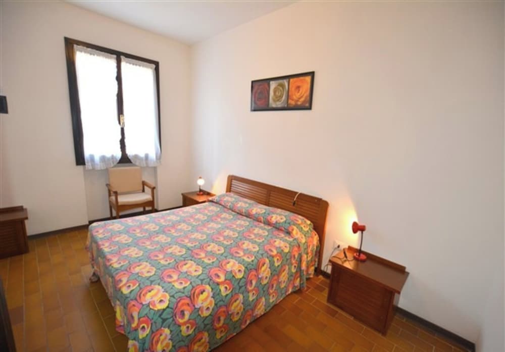 Wide row House With Private Fenced Garden for 9 Guests in Lignano Pineta