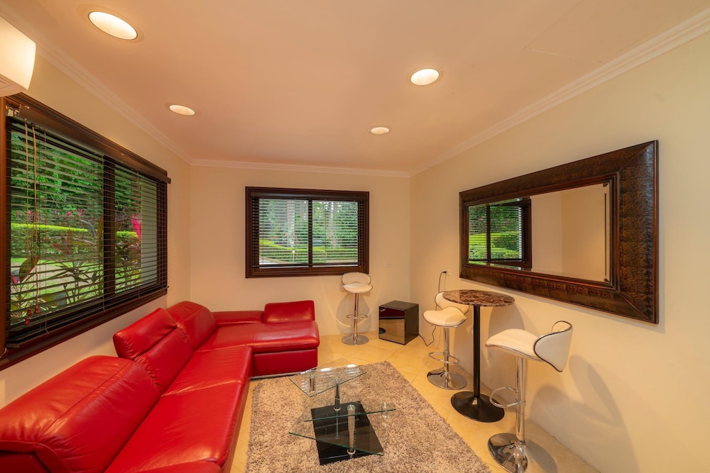 - Casa Zafiro 7 Bedrooms Private Pool