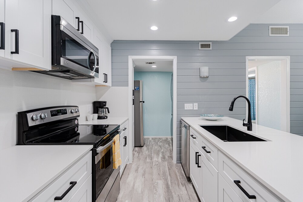 Horseshoe Bay Townhome w/ Water Access! - Property Image 1
