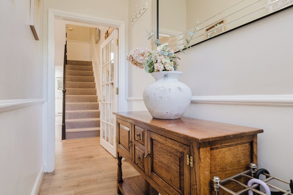 Stylish Townhouse Annexe Cheltenham