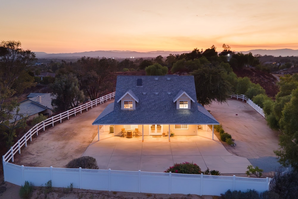 Wine Country Retreat Gorgeous Views Minutes to Wineries