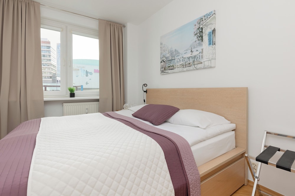 Apartment Chmielna 100 by Renters view 4