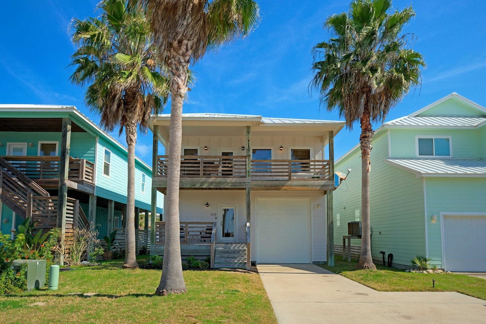 Coastal Escape w/ Pond Views + Pool Access Grahams Getaway by Avantstay