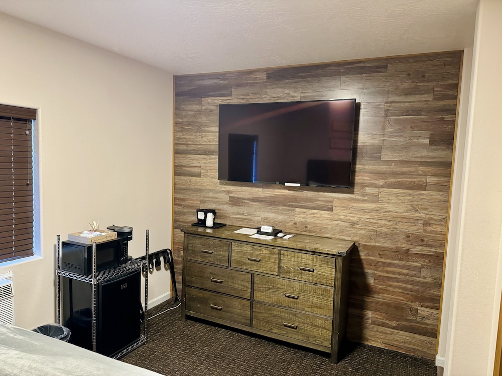 Grizzly Lodge Motel