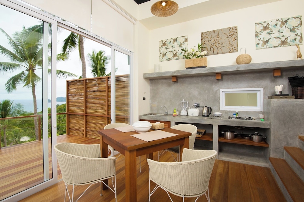 Overthemoon Luxury Pool Villas