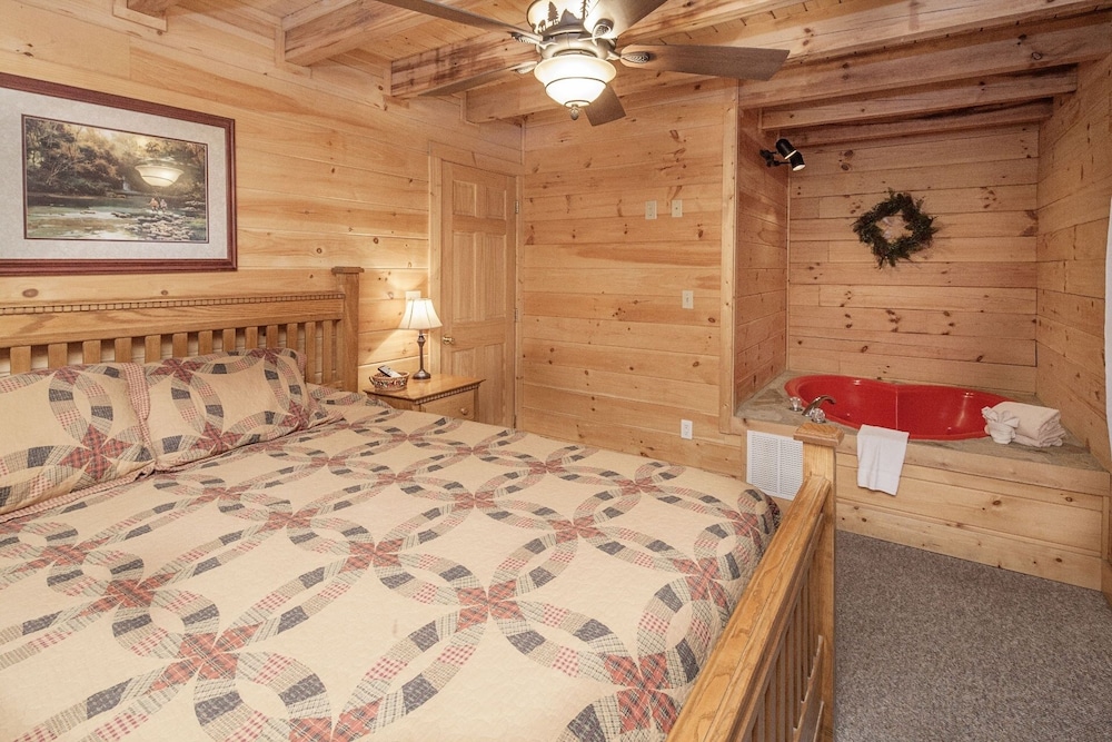 Er205 - Love Nest Great Location - Close To Town! 1 Bedroom Cabin by RedAwning view 4