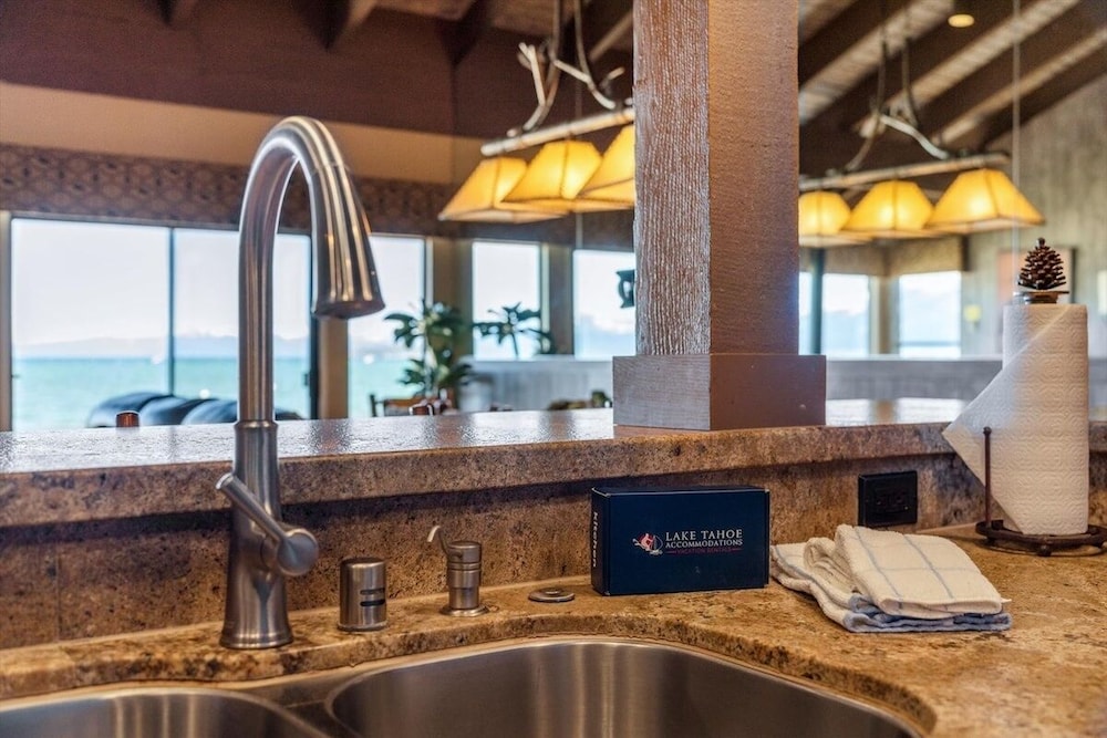 Lake Tahoe Vacations - Swimsuit Required 4 Bedroom Home by RedAwning - Property Image 6