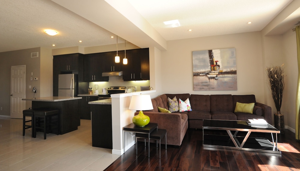 Boardwalk Homes - Executive Guest Rooms & Townhomes