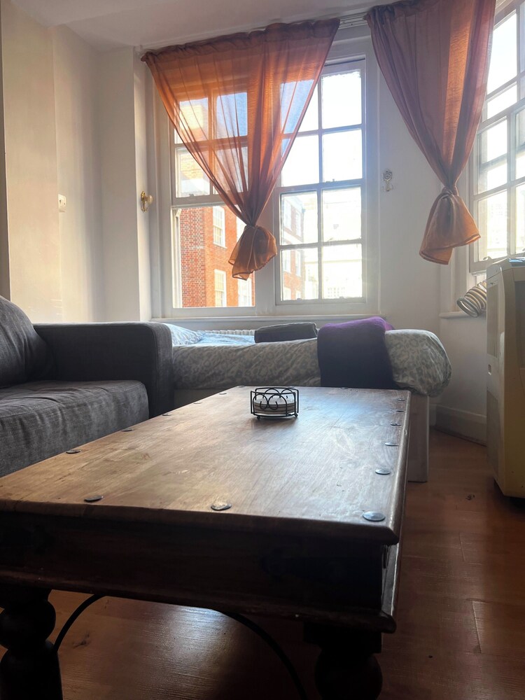 Marble Arch Chic Apartment With Air Conditioner