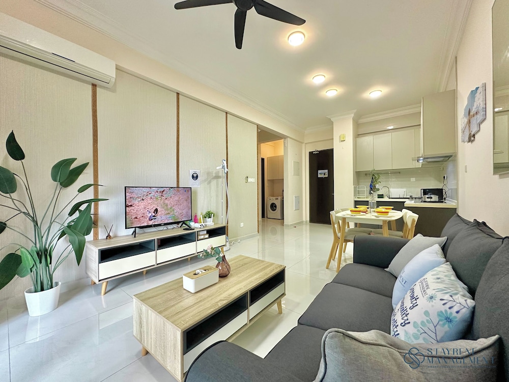 Country Garden Danga Bay Sea View Homestay by Stayrene