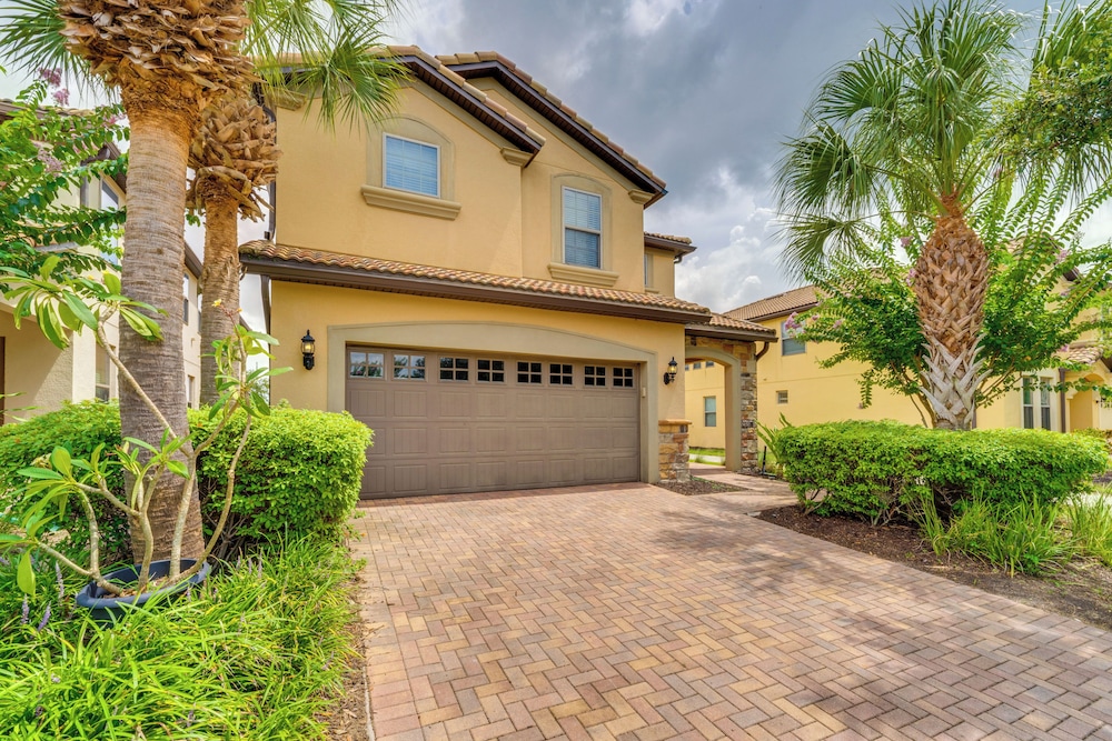 Pool & Lazy River: Windsor House 9 Mi to Disney!