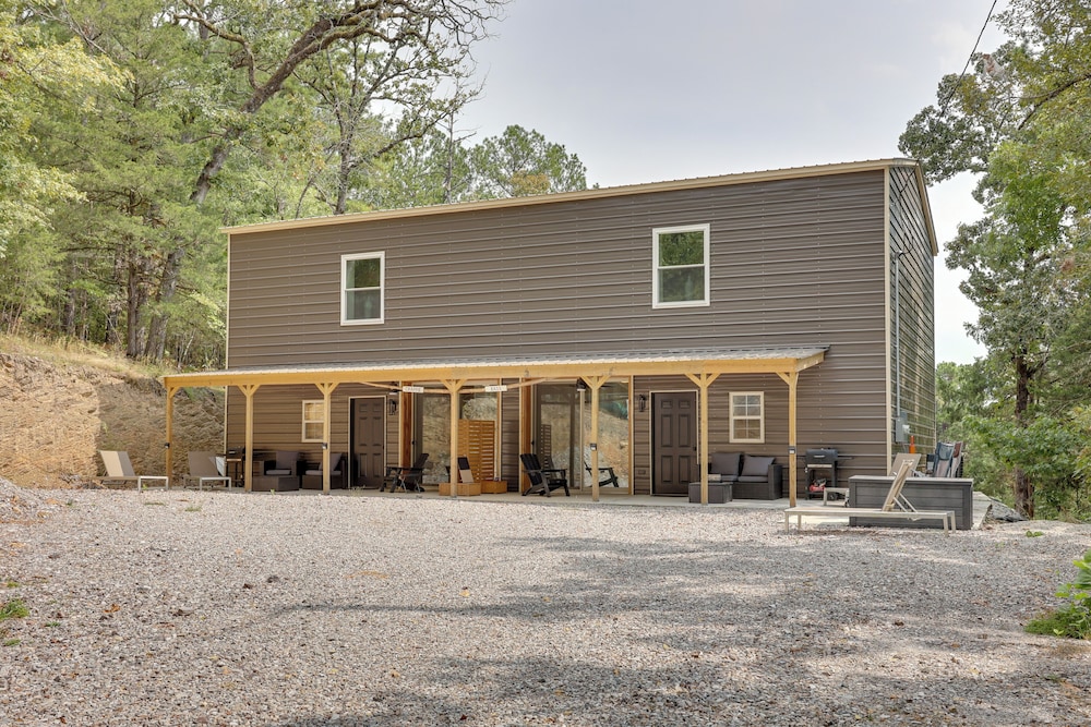Walk to Lake Ouachita: Peaceful Duplex w/ Patio!