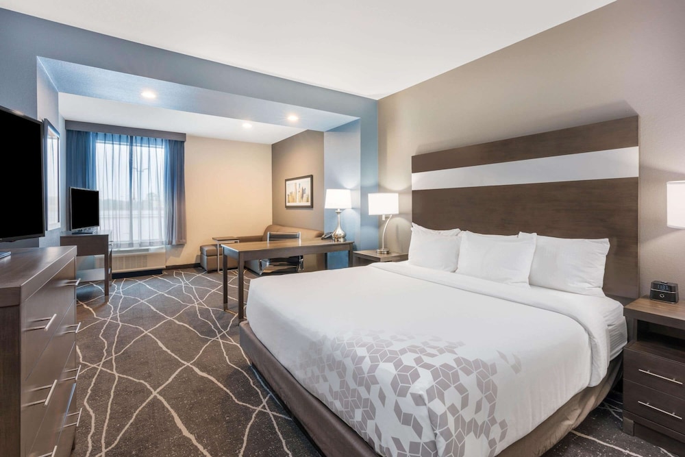 Palm Springs Vacations - La Quinta Inn and Suites by Wyndham Houston Spring South - Property Image 20
