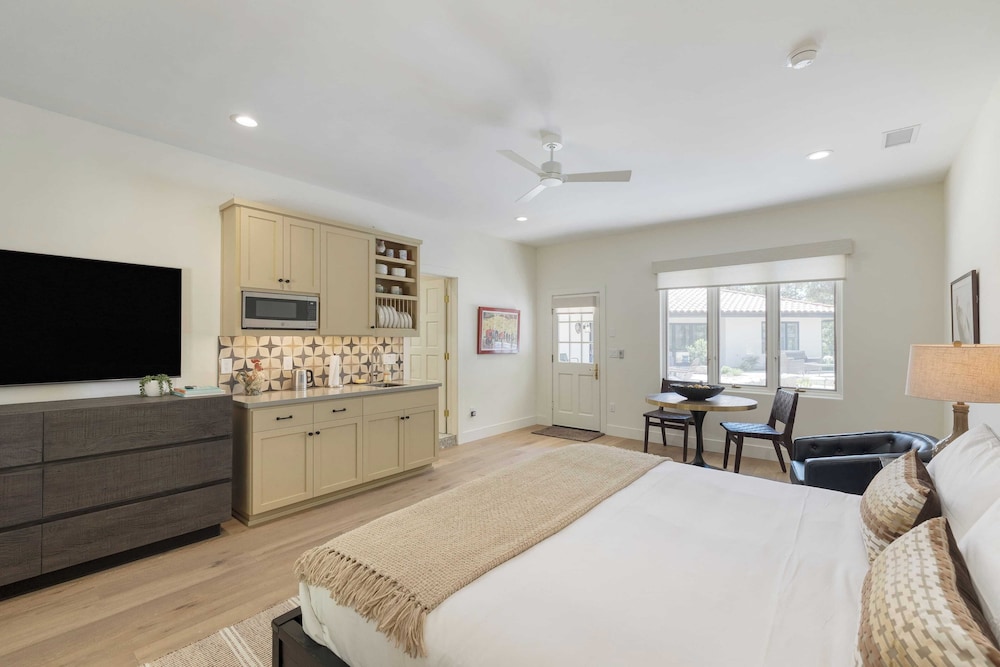 Rancho Robles by Avantstay Vineyard Villa w/ Views, Pool & Privacy