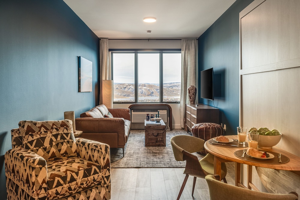 Jordanelle Sunrise Modern Condo Gondola Access Year-round Outdoor Fun