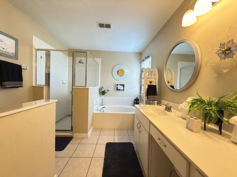 Near Disney Villa 3 bd Private Pool