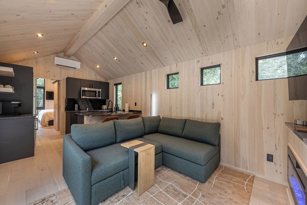 Black Prong Resort
