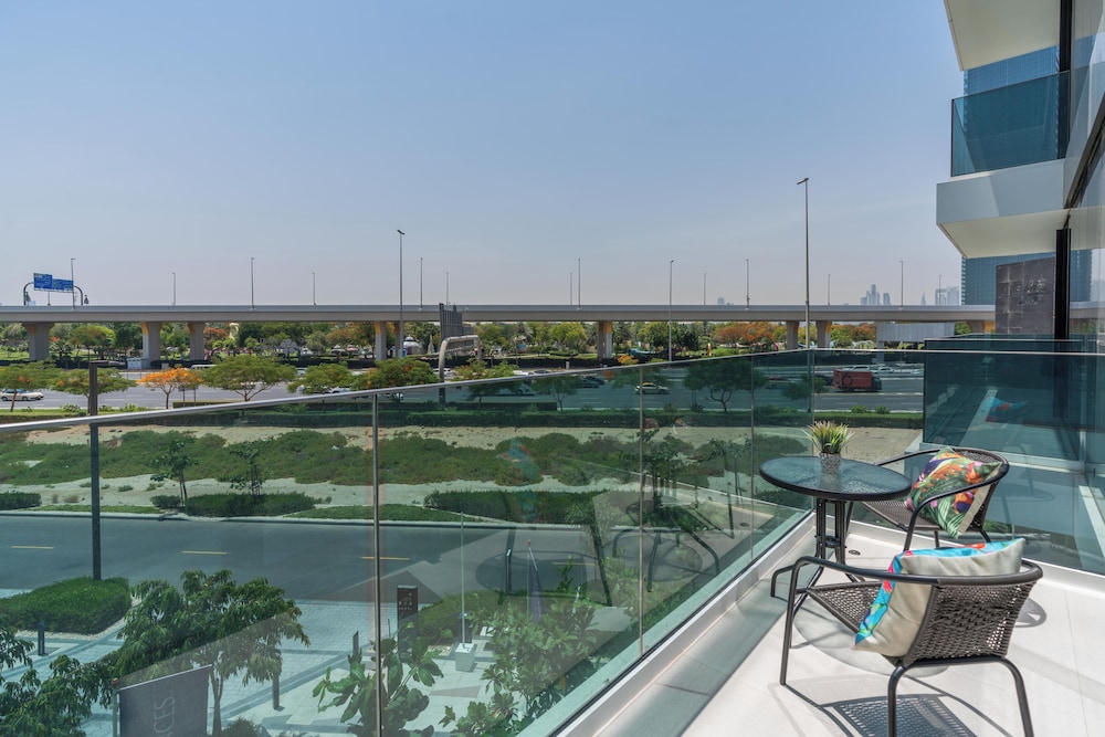 Whitesage - Super Spacious Apt with Dubai Garden Glow Views