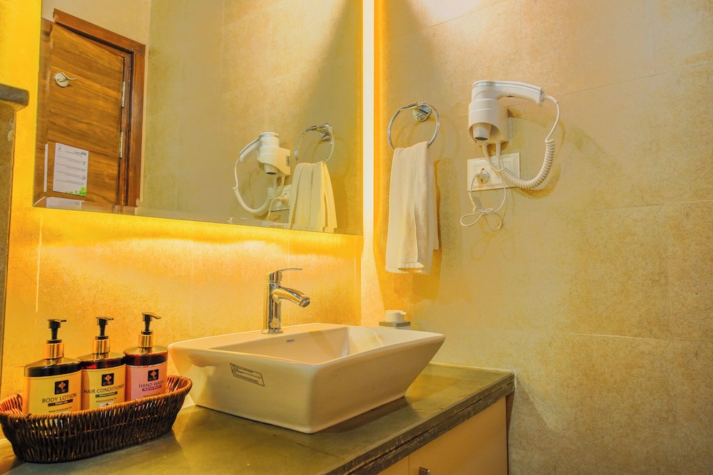 Alaya Stays Veera Marina 3 BHK Apartment