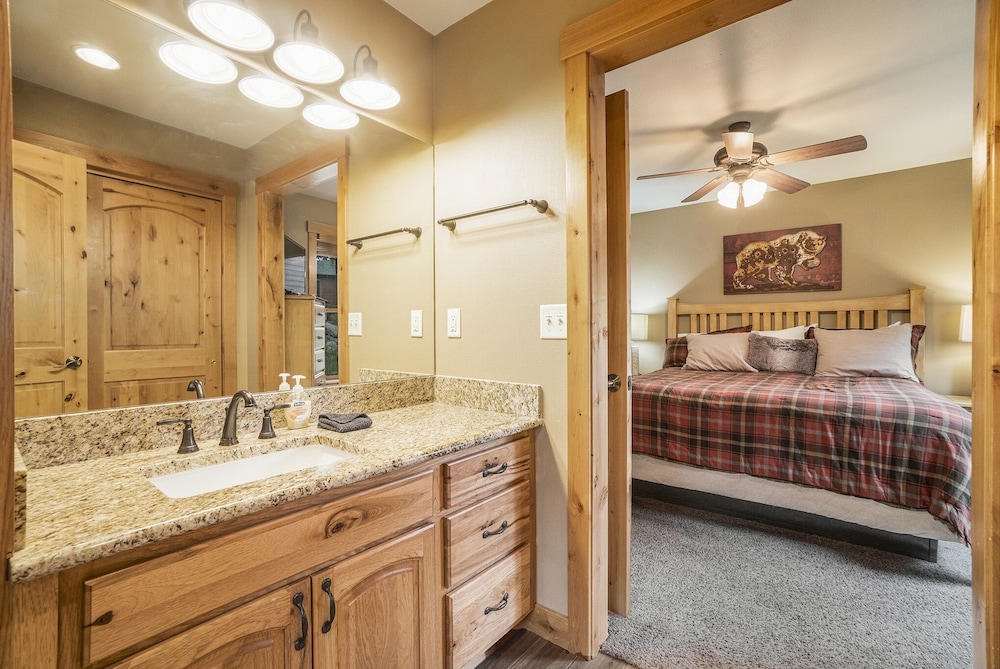 Solitude Eagle 5 - Estes Park 2 Bedroom Condo by RedAwning - Property Image 39