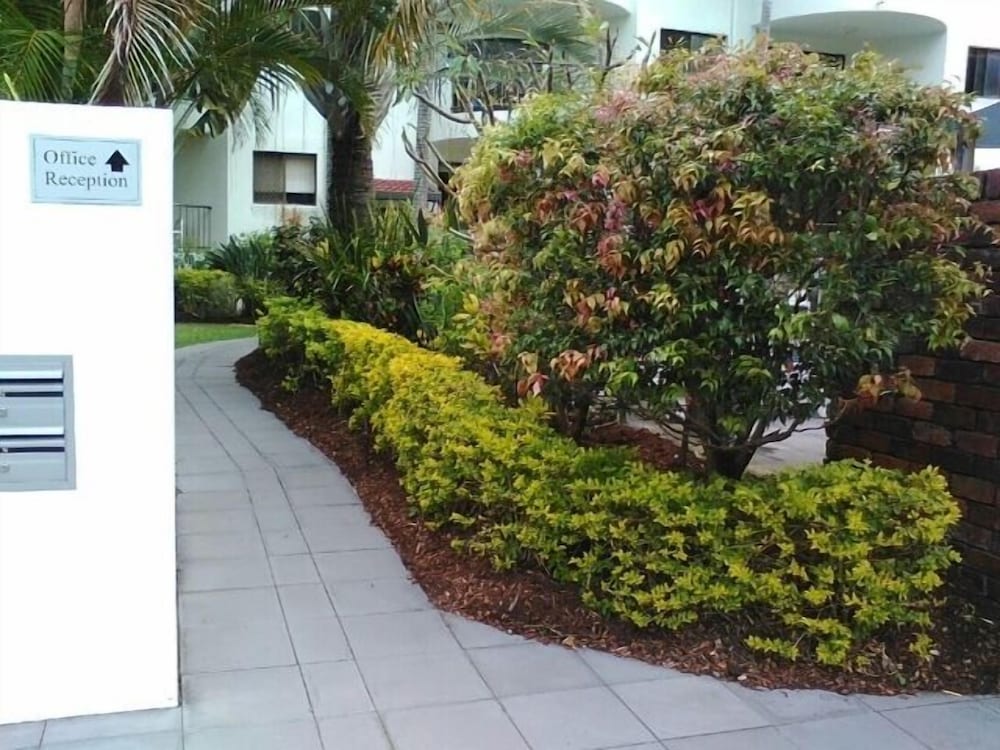 Main Beach Vacations - Scalinada Apartments - Property Image 3