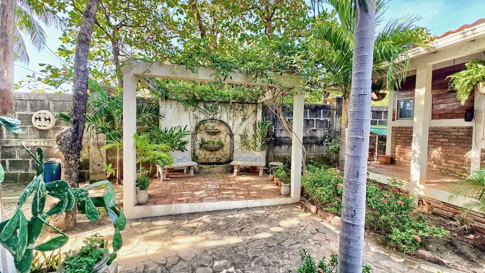 2 Casitas for 8 Guests on Beach Front w Pool AC