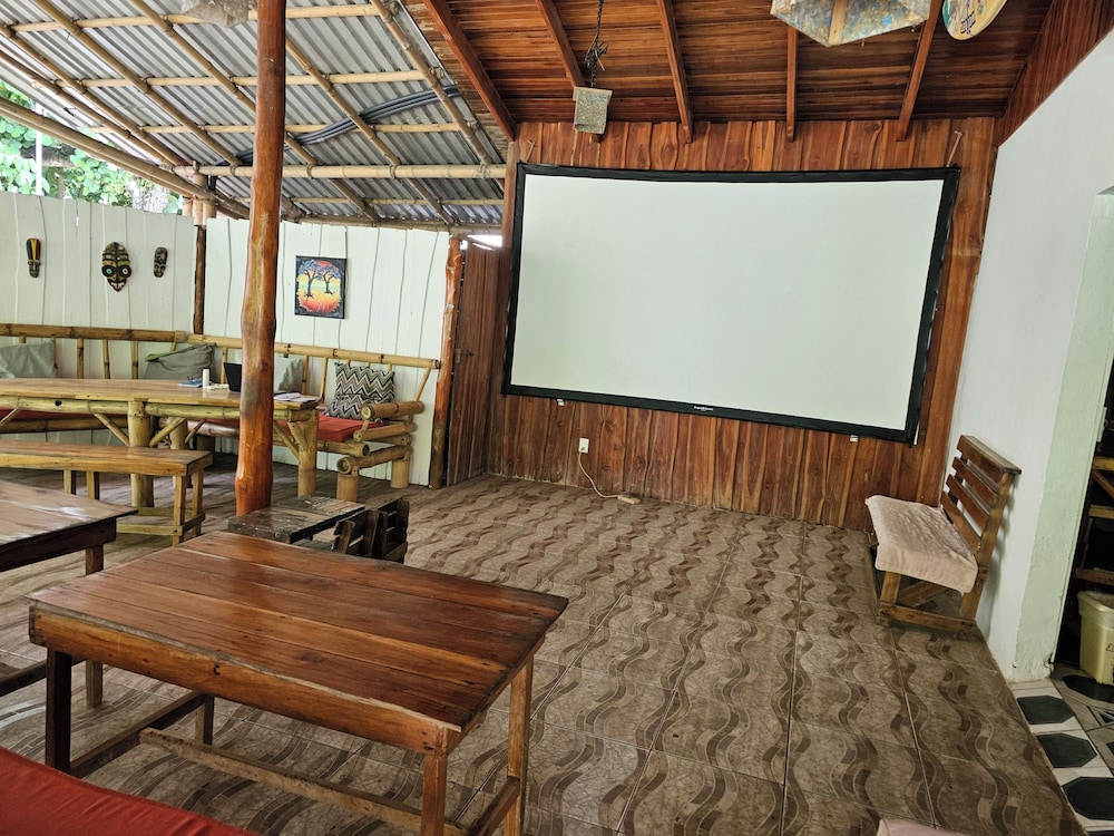 Don Jons Lodge -Surf & Yoga