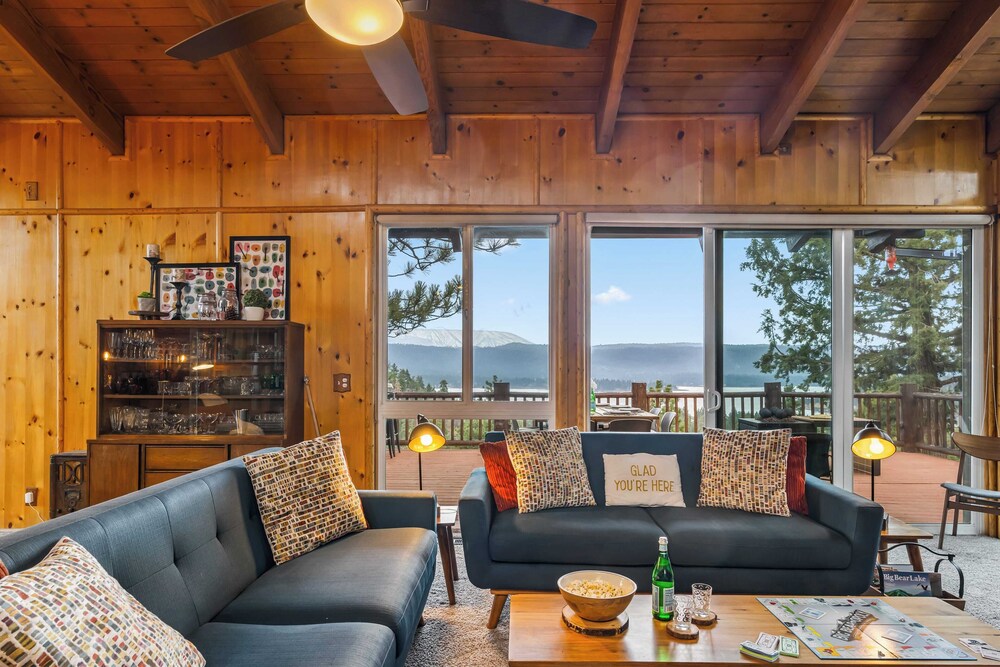 Scenic North Shore Stay w/ Games, Near Snow Summit Lakeview Lodge by Avantstay
