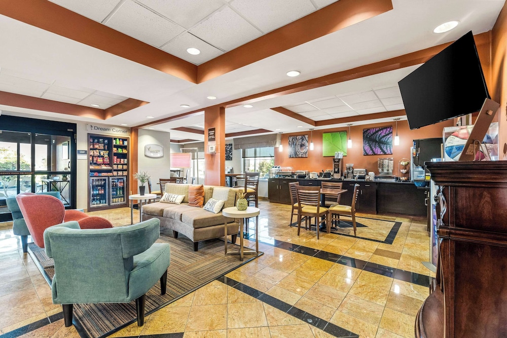 Dyersburg Vacations - Sleep Inn  Suites Dyersburg I-155 - Property Image 36