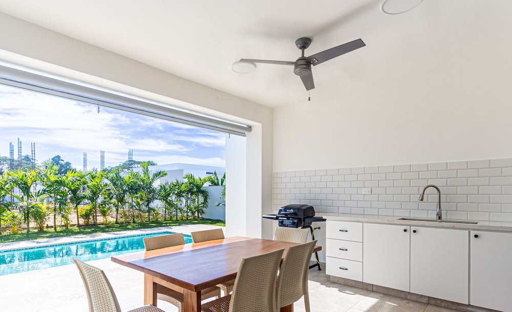 Spacious Family Suite, Ocean Village!
