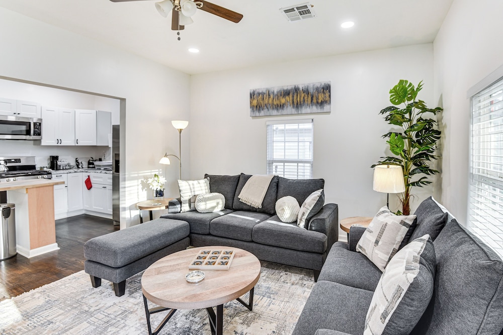 1 Mi to Tulsa Arts District: Updated Home w/ Deck!