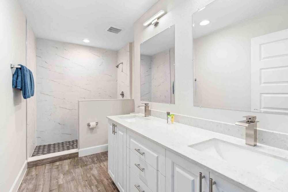 Super Posh- Sleeps 16 W Designs Near Disney