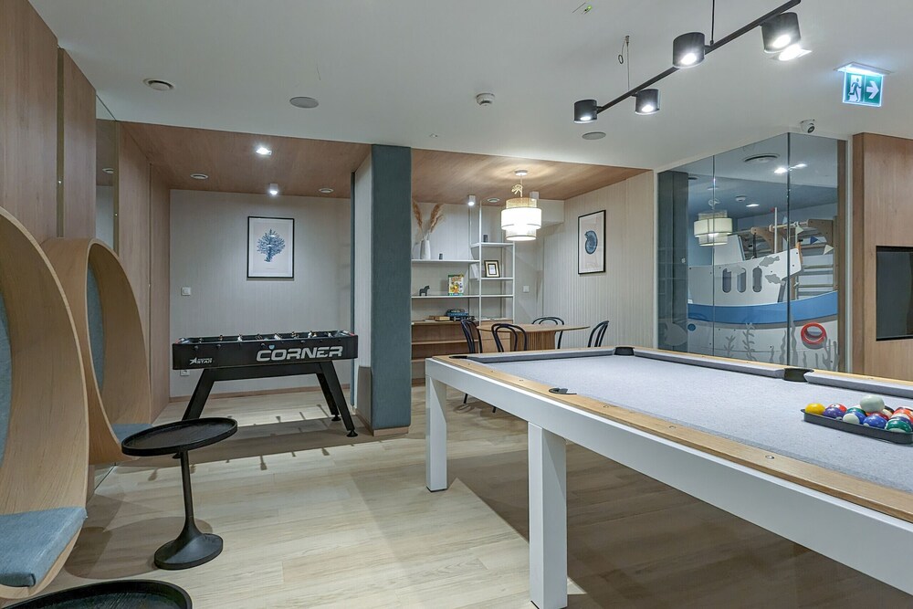 Two-bedroom Accepting Pets by Renters
