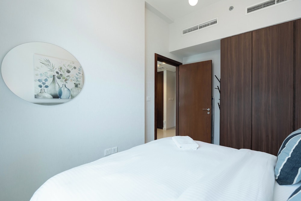 KeyRock - Premium Reva Stay with Pool