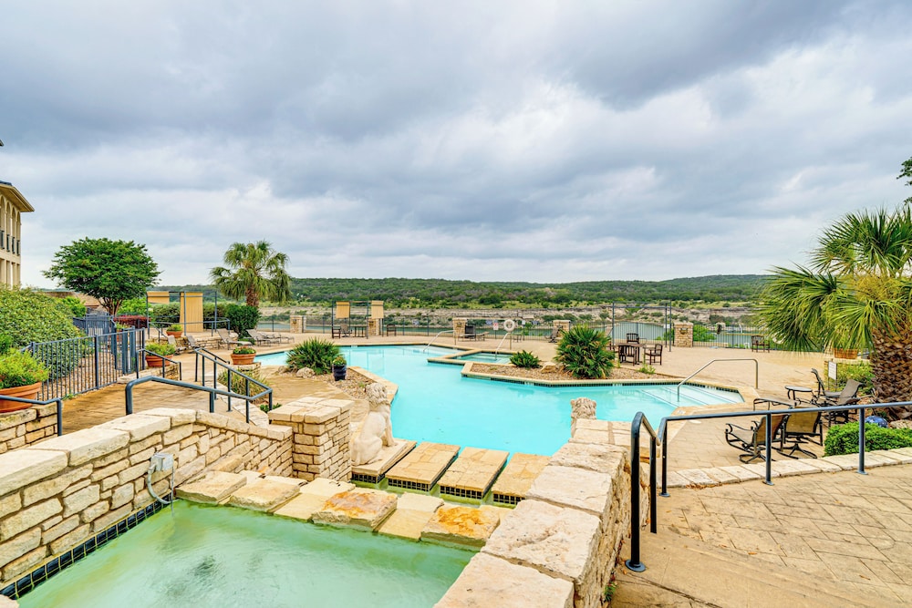 Community Perks: Scenic Lake Travis Getaway!