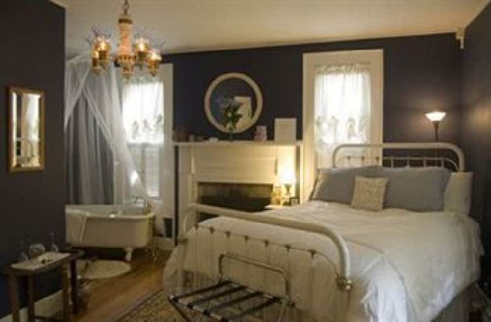 Buffalo Tavern Bed & Breakfast view 5