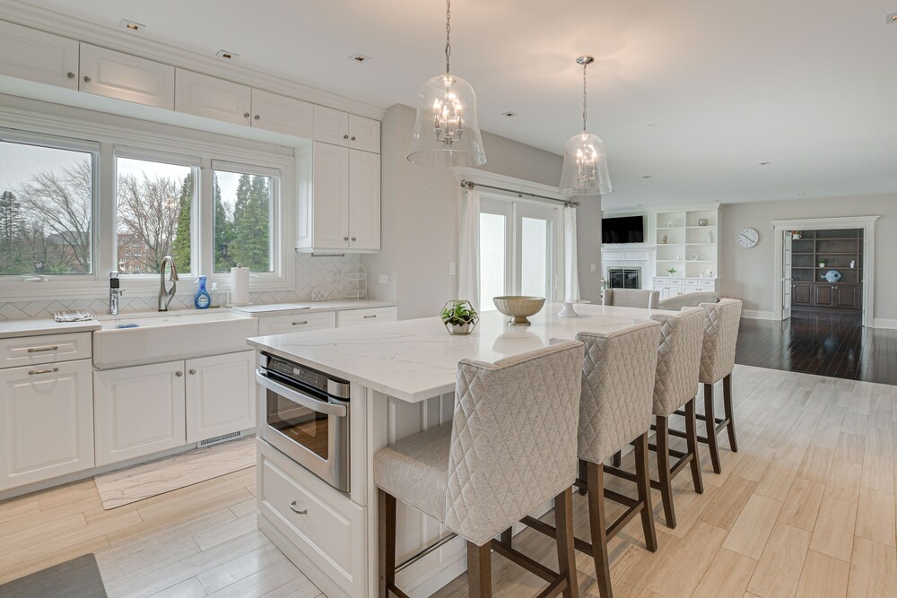 Spacious Inverness Home ~ 36 Mi to Chicago!