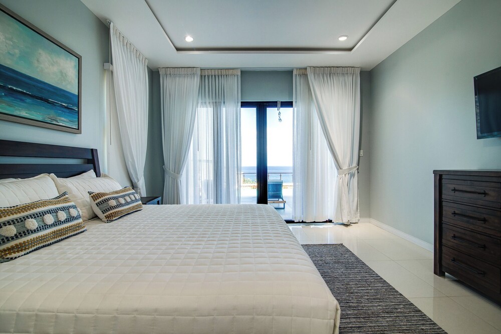 Luxury Oceanfront Villa Fully Staffed