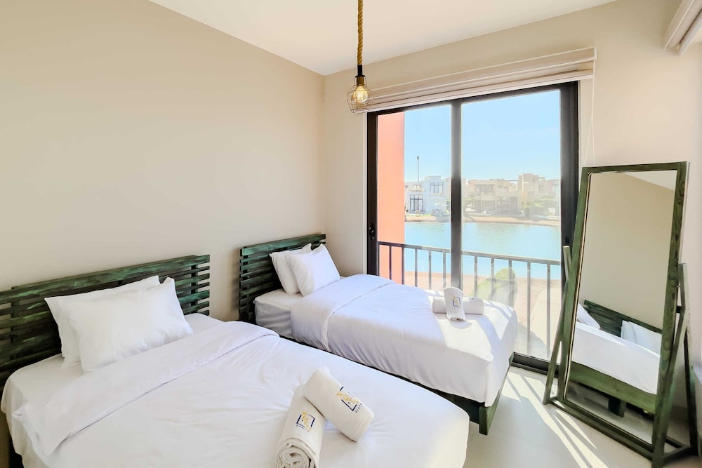 Astounding 3bdr Villa @ Tawila Pool Front