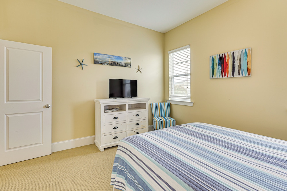 Walk to Beach: Coastal Carolina Home w/ Decks!