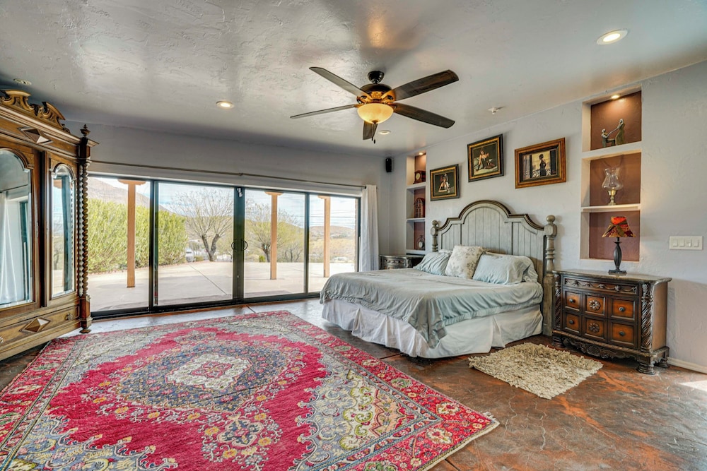Views + Fire Pit: Hilltop Retreat in Rio Rico!