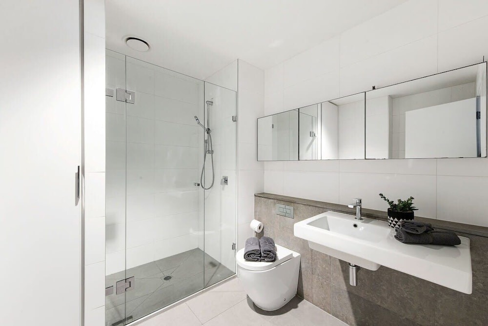 A Stylish Apt for 4 Near Queen Victoria Market