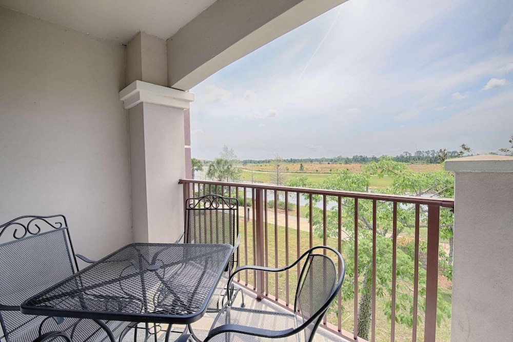 5048 Vista Cay