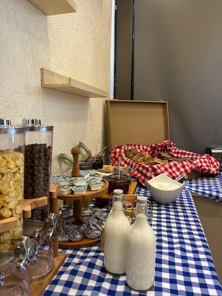 Bonnie City Hotel - Image 68