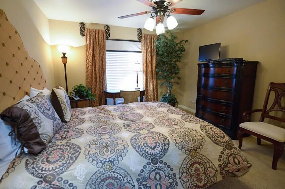 Traditional Touch By Signature Vacation Rentals
