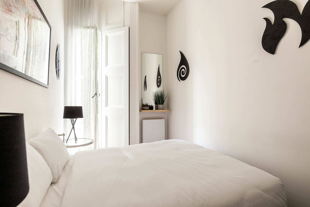 Classic Victorian Flat With Terrace