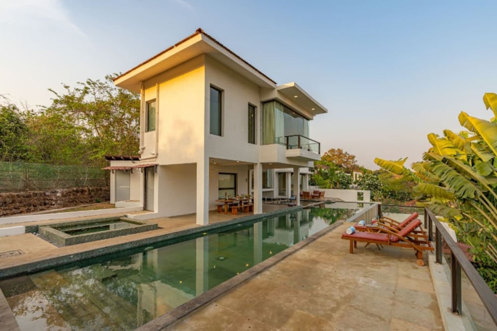 Cliffhouse by Hireavilla -5br w Pvt Pool in Saipem