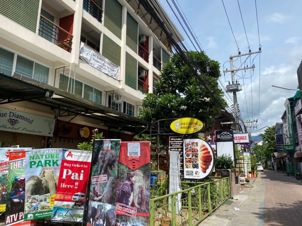 Nature Home Hostel & Cafe