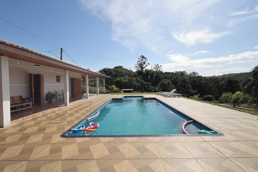 Ch Cara com Piscina Churrasq e Wifi pet Friendly